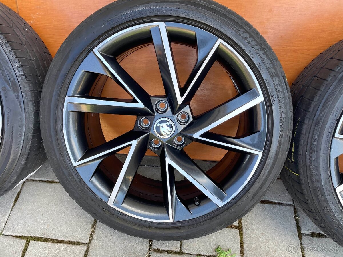VEGA schwarz orig.skoda Superb3V 5x112 8j x19 ET 45 VW 22