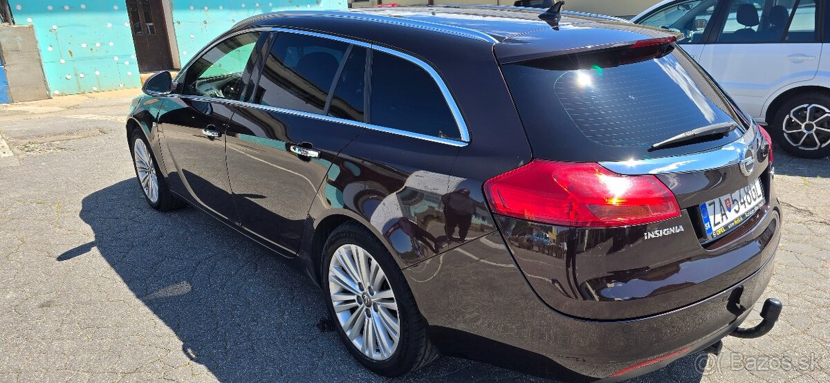 Opel Insignia Sport Tourer 2012-118kW
