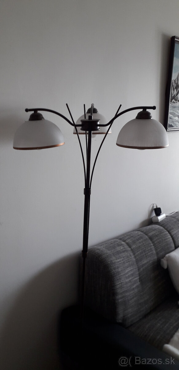Stojaca lampa