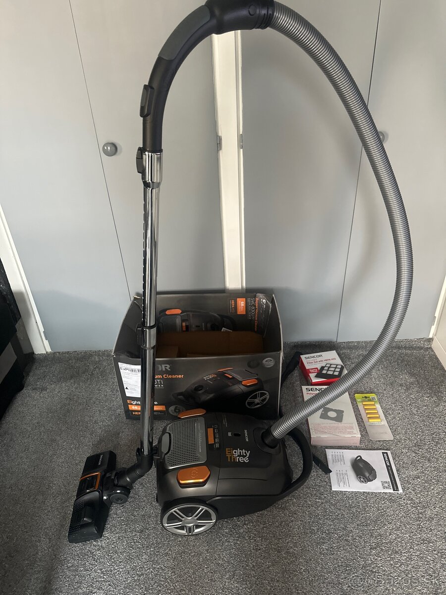 Sencor SVC 8300TI hepa filter vreckový vysávač zánovný