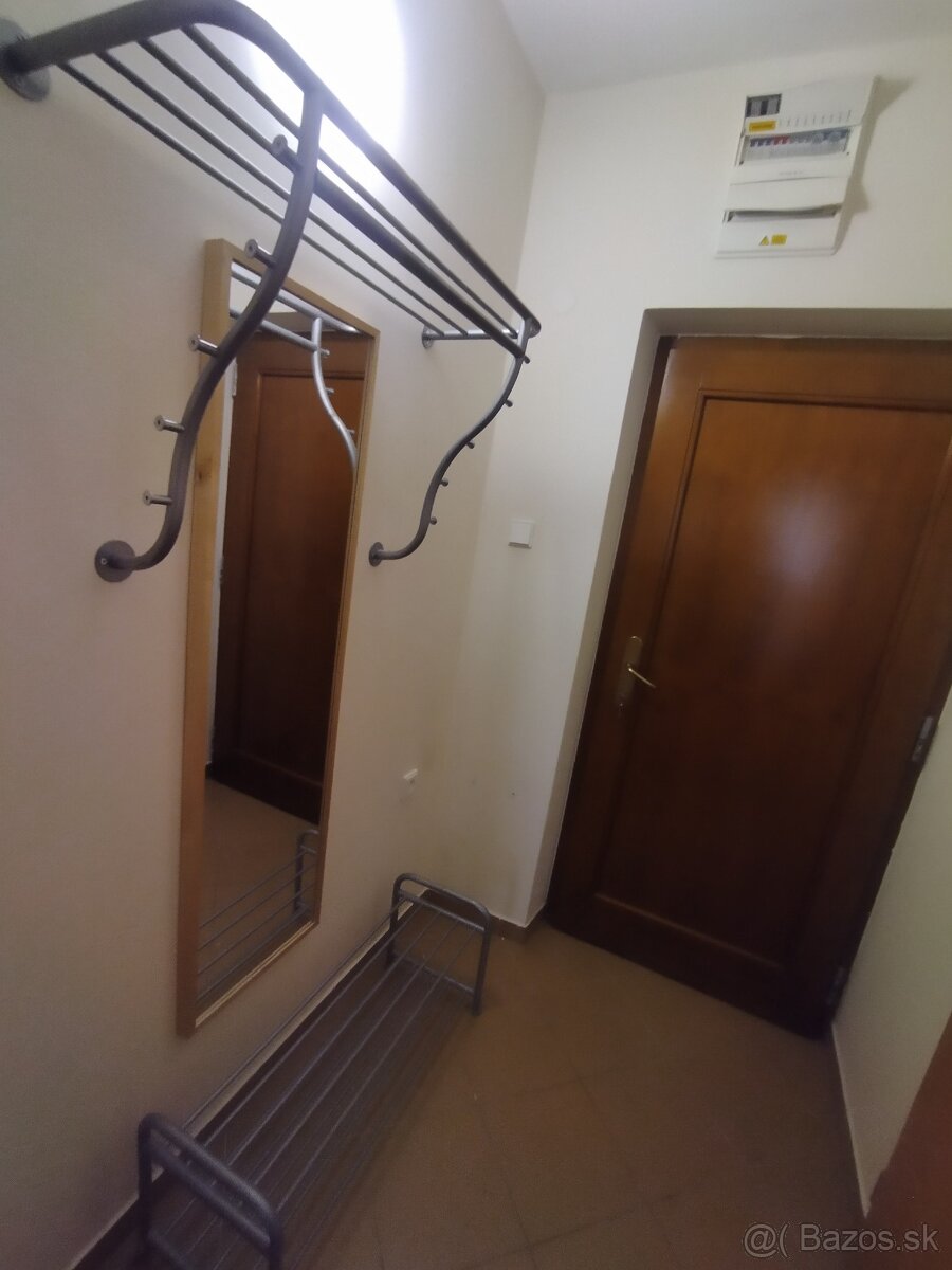Zostava do chodby - vešiak a stojan na topánky