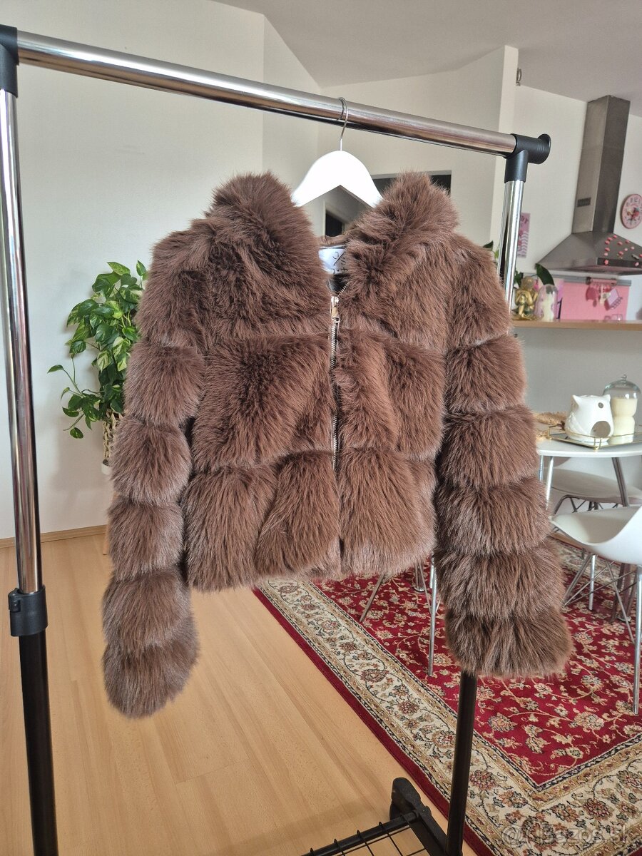 Kožušinova bundička veľkosť M,je podšitá