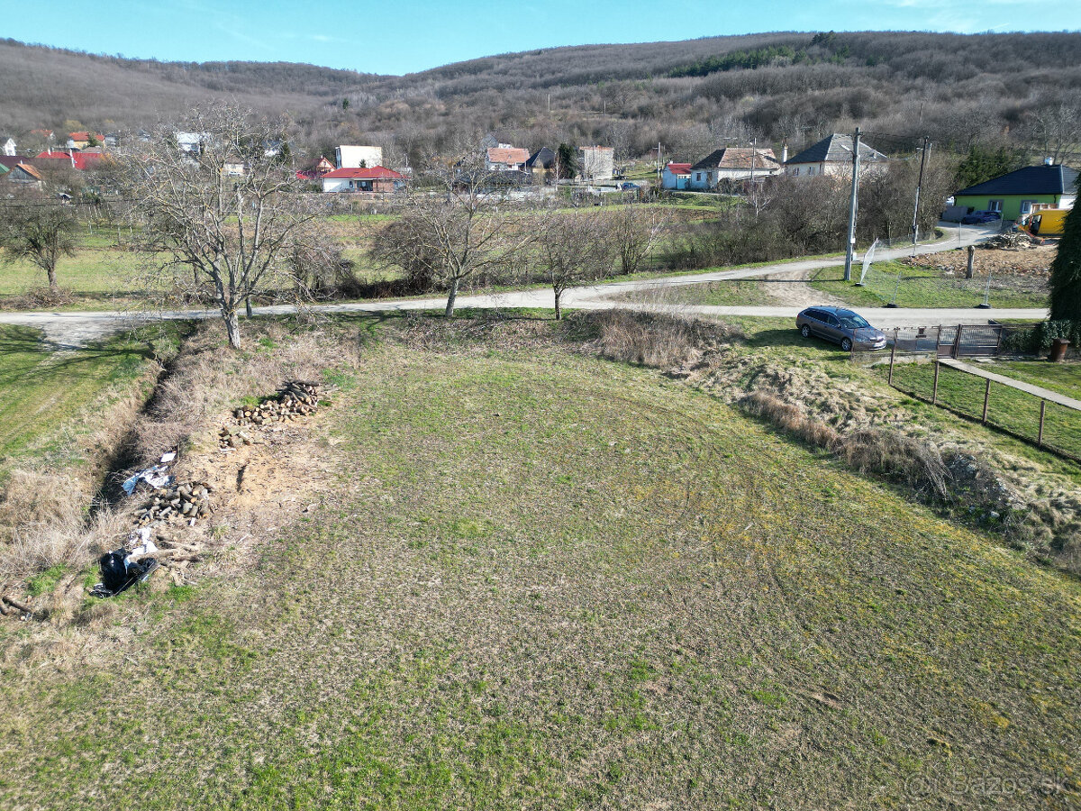 Predám pozemok v obci Súlovce