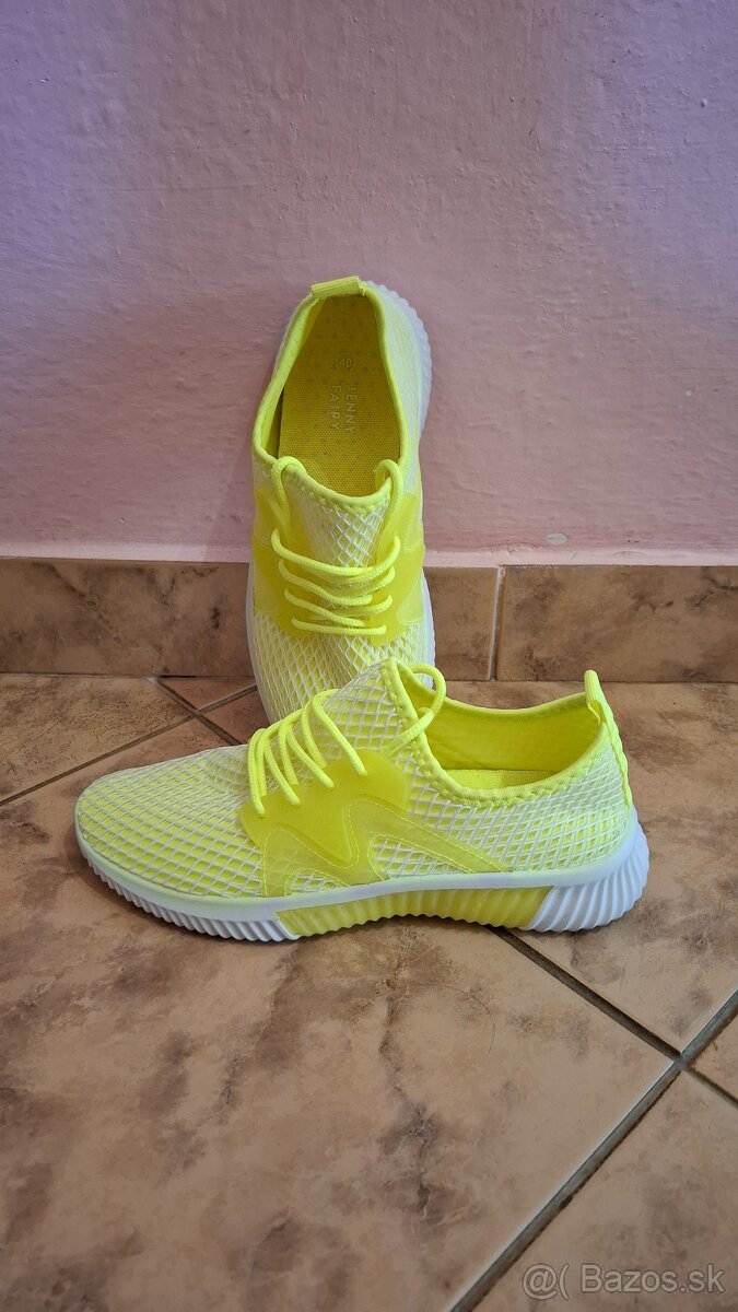 Zlte neonove tenisky
