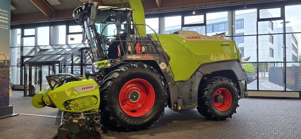 Traktorista obsluha kombajnu a rezačky