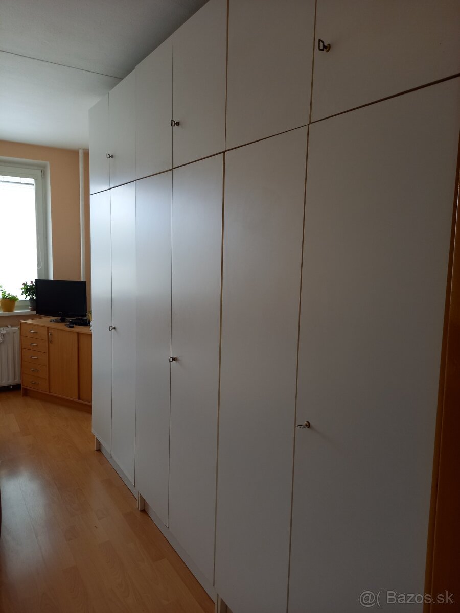 3 skrine s nadstavcami