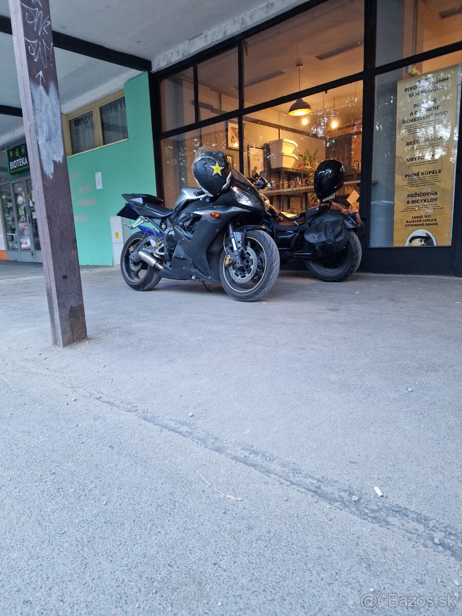 Yamaha YZF R1
