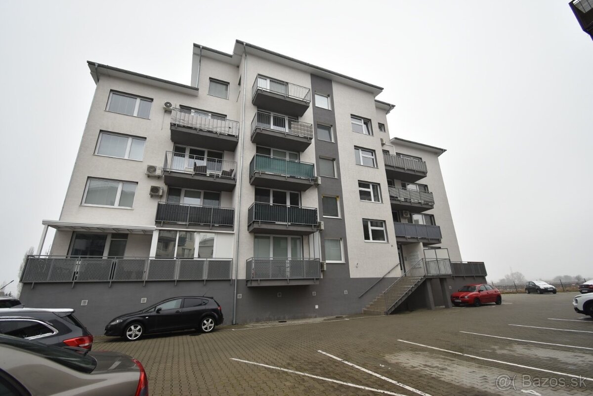 Slovenský Grob: 1 izbový byt s parkovacím státim