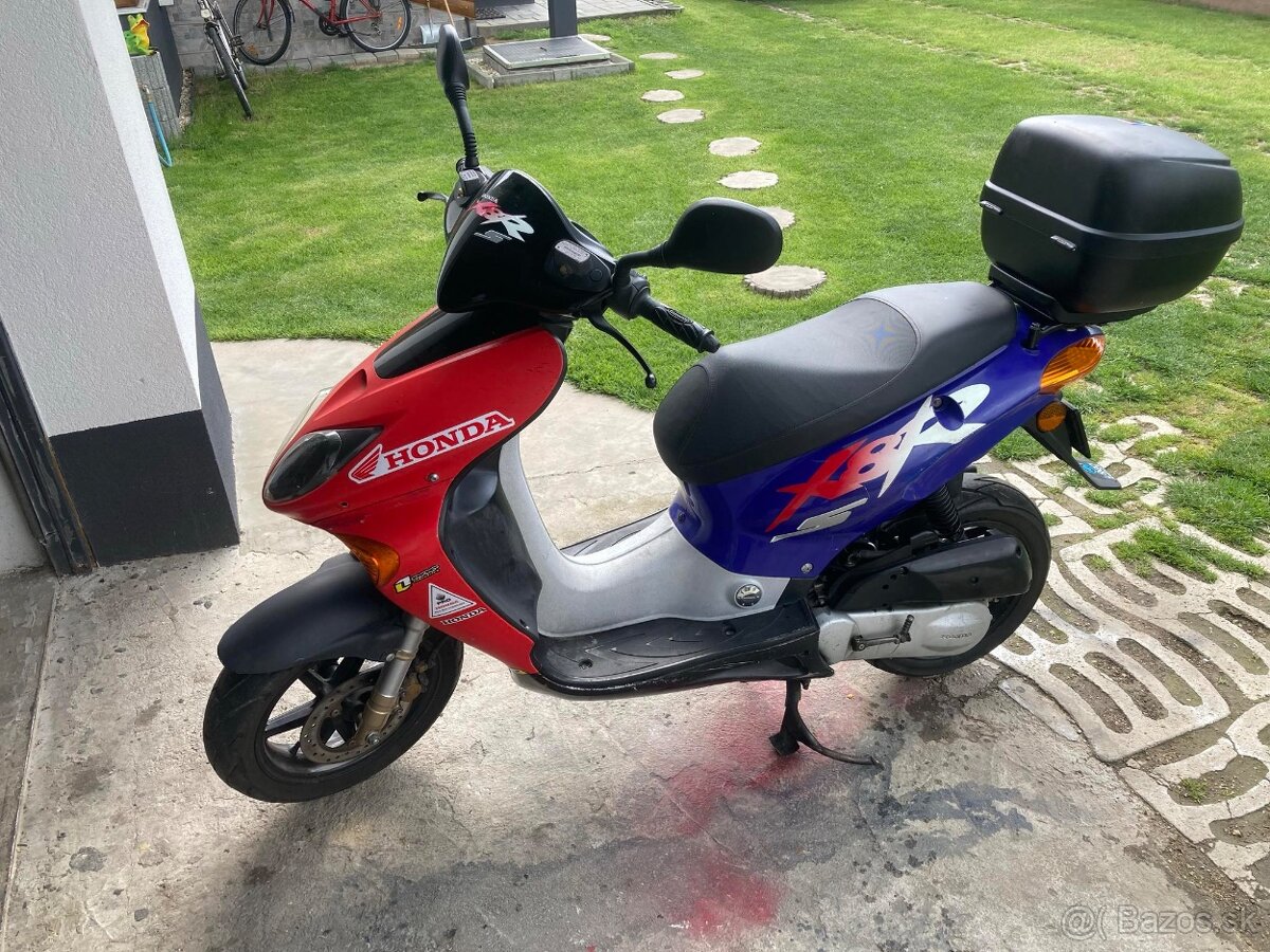Honda X8R