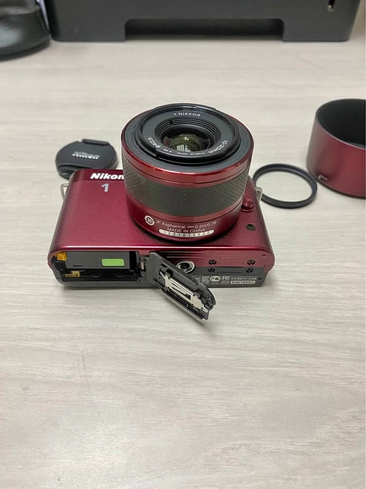 Nikon 1 J2 Black + 10-30 mm