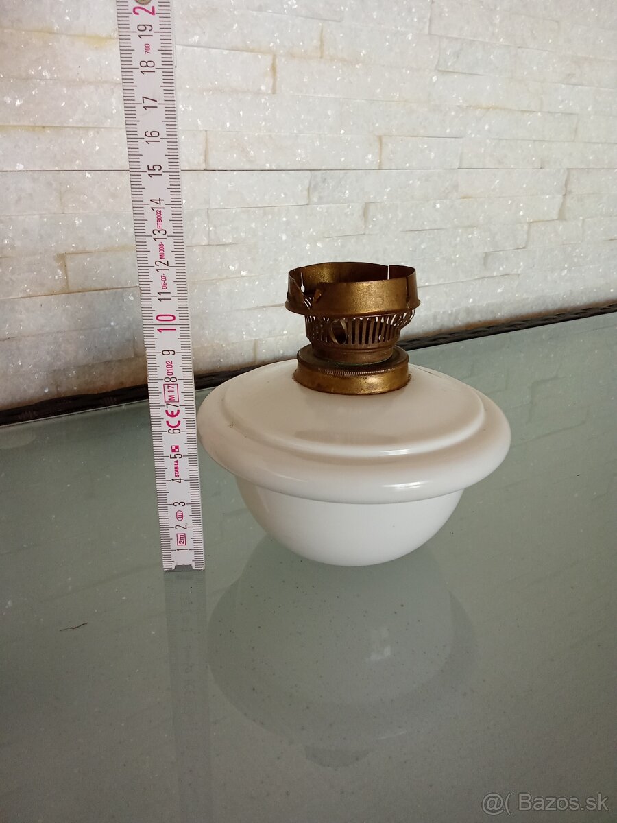 Petrolejova lampa.