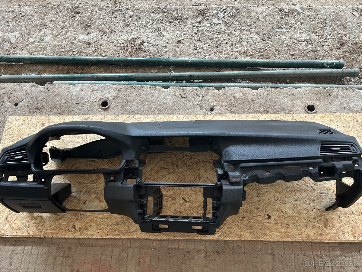 Palubovka bmw f10 f11