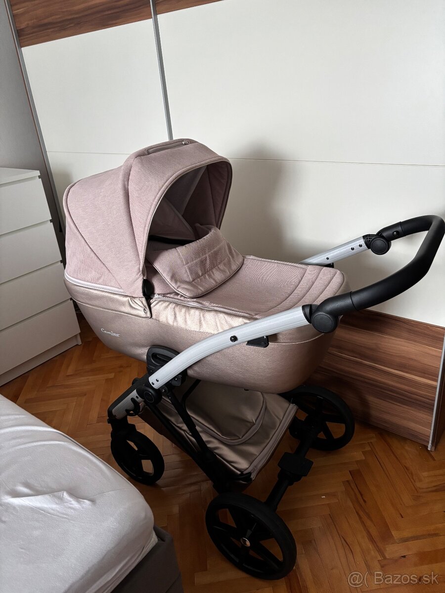 Kocik s prislusenstvom