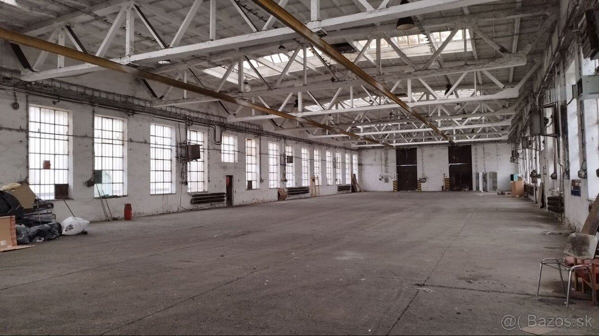 Skladový priestor/hala s kanceláriami na prenájom,1000 + 93m