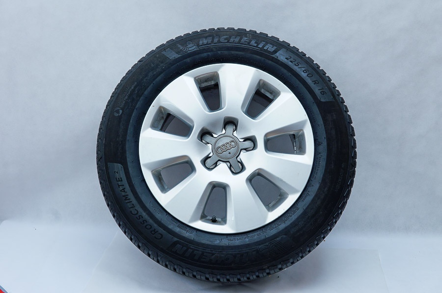 Celoročné, nové, Michelin  225/60 R16 + originál Audi disky