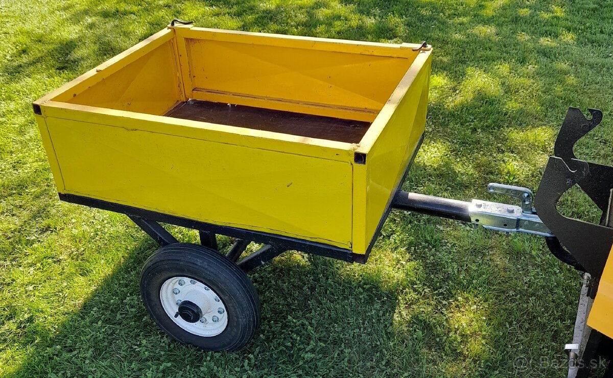 Vlečka záhradná kosačka.