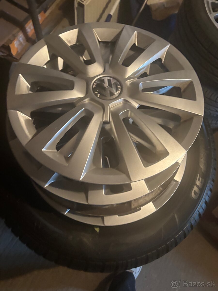 Dunlop 215/60 R16. Zimne Na diskoch