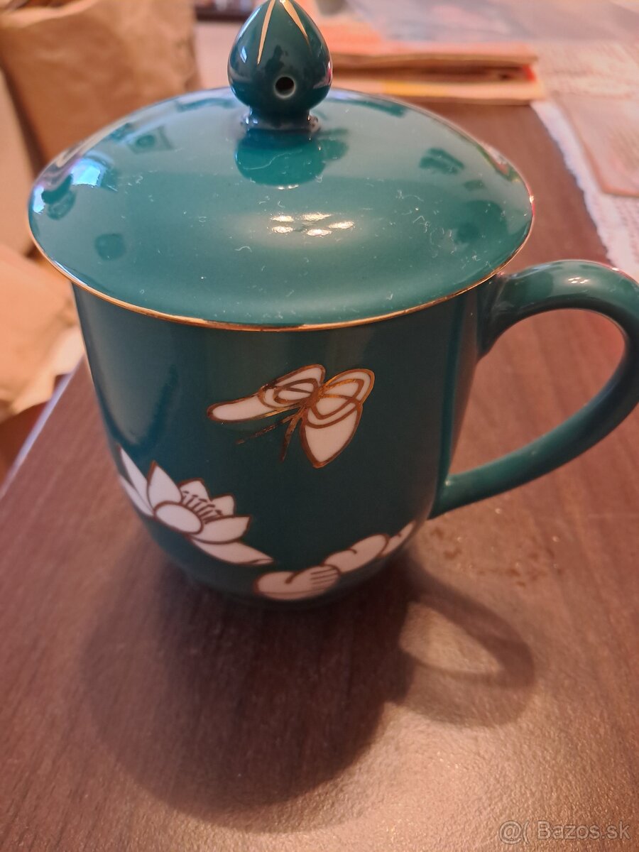 Keramický hrnček s pokrievkou
