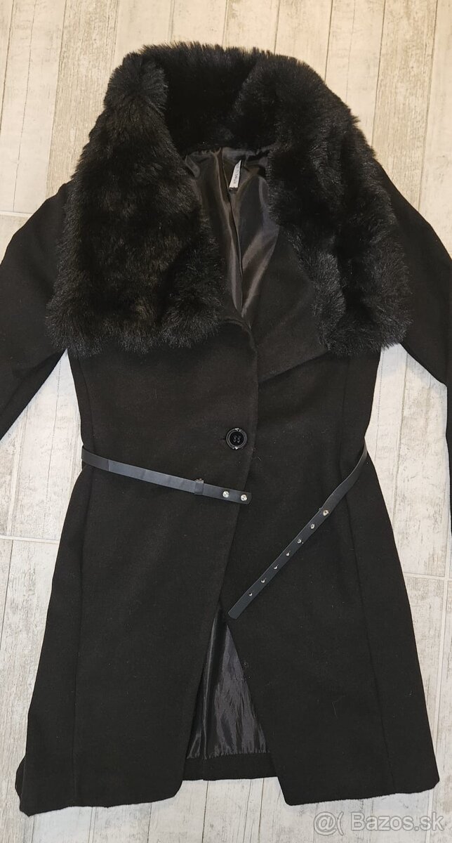 Čierny kabát S-ko