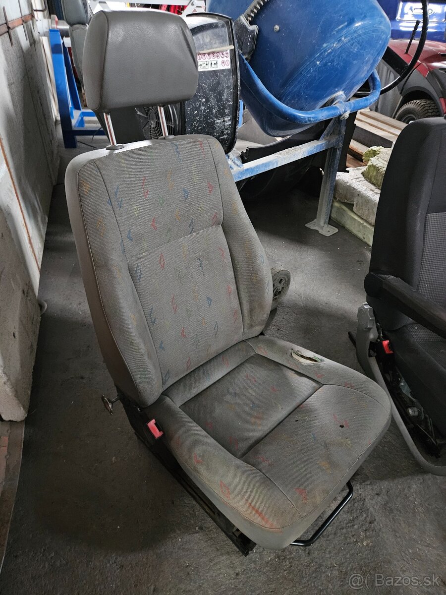 Volkswagen sedacky t5