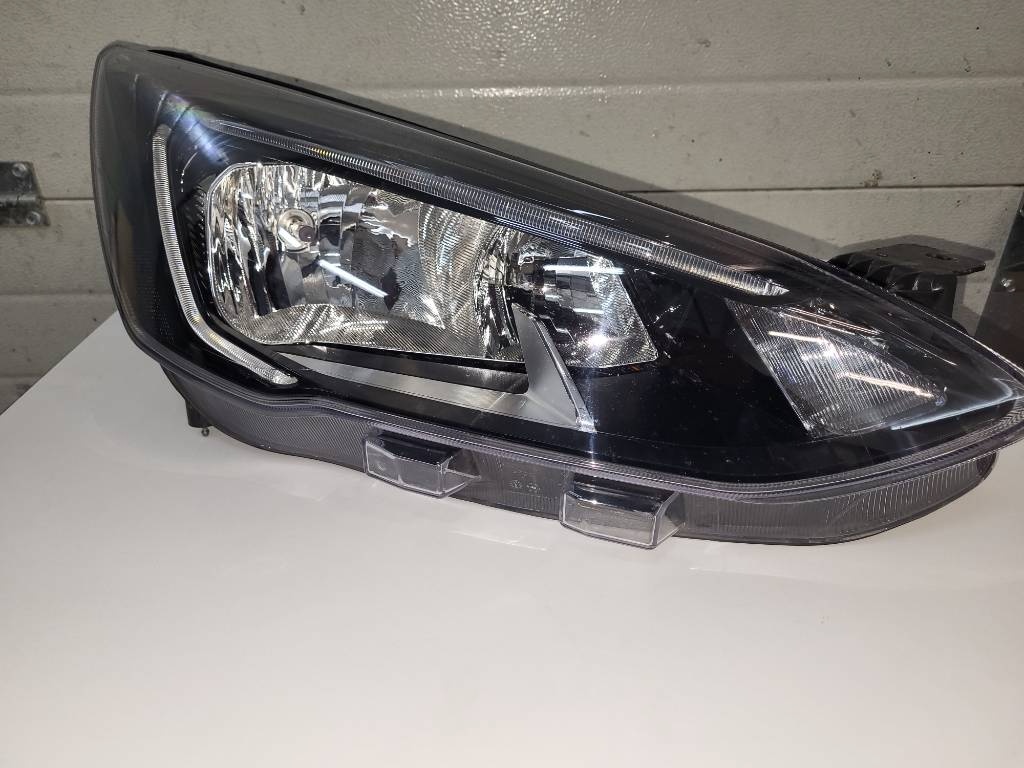 Ford focus mk 4 prave svetlo jx7b 13w029