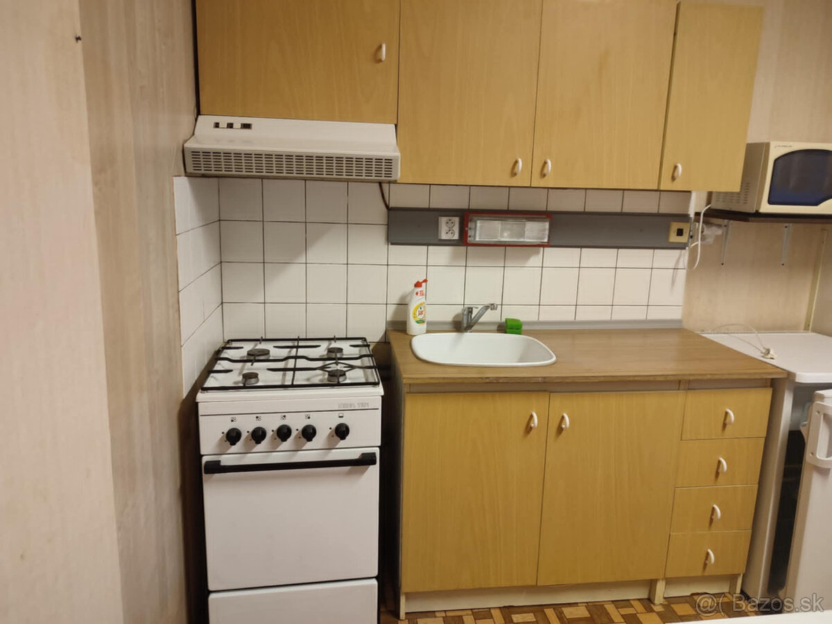 Zachovalá a funkčná kuchynská linka