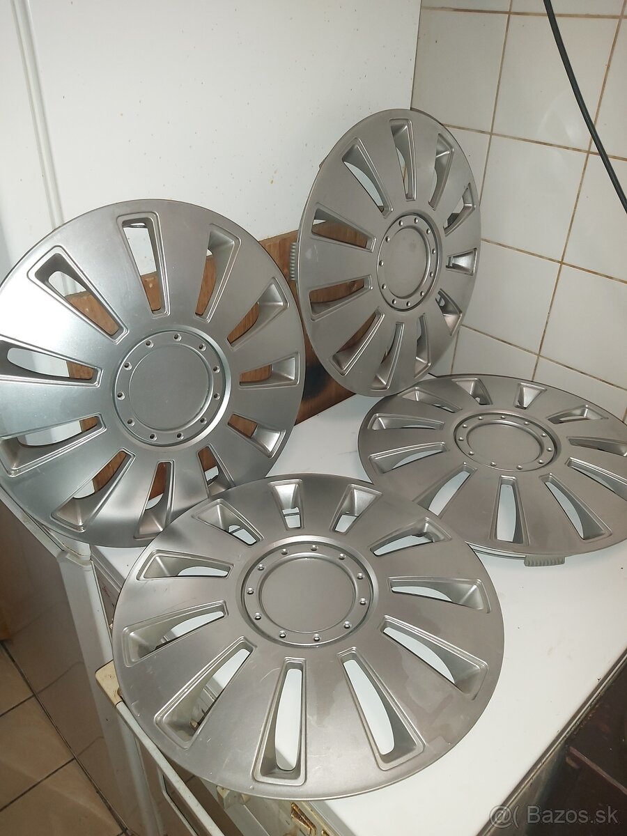 Dve sady puklice 15'' a sada 4ks puklice 13''