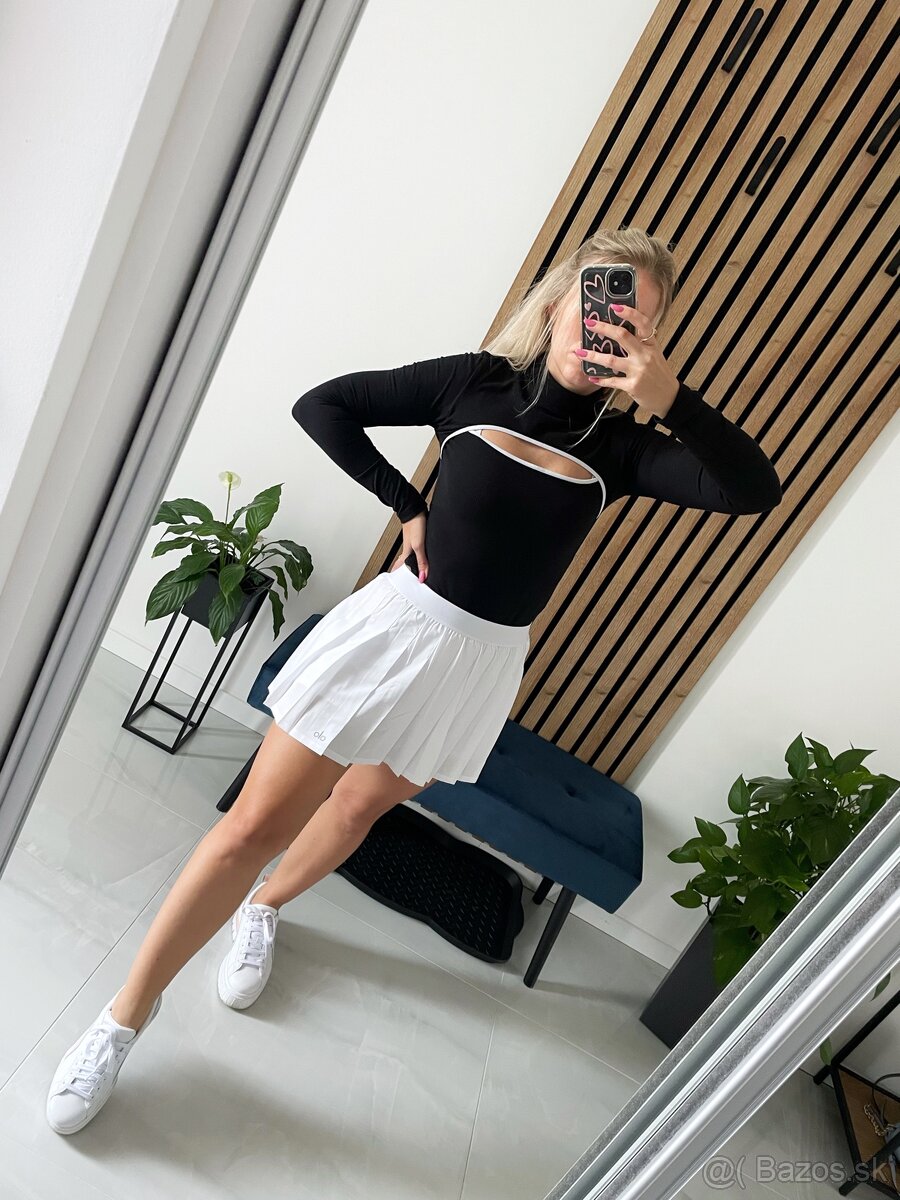 Victoria’s Secret top s výstrihom