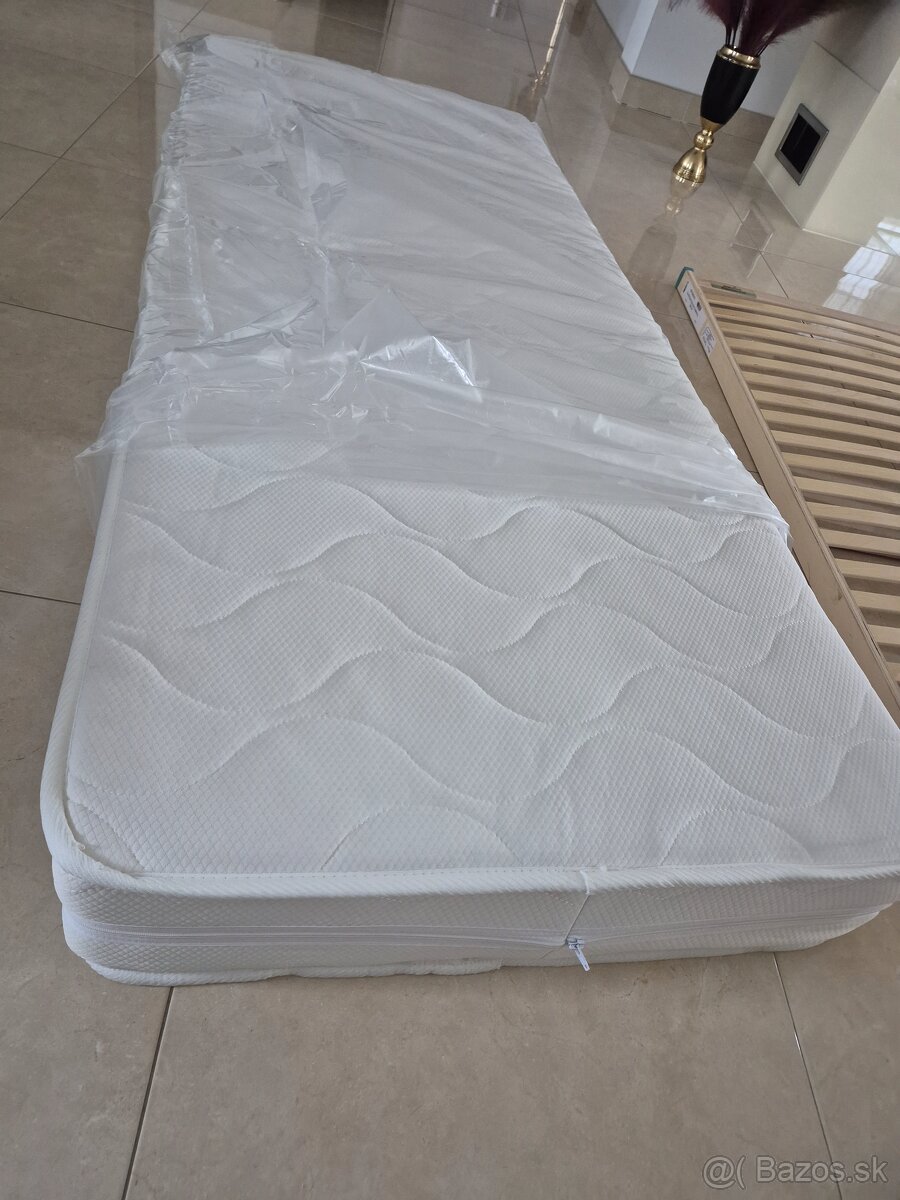Nový nepoužívaný penový matrac 200x80 výška 19cm