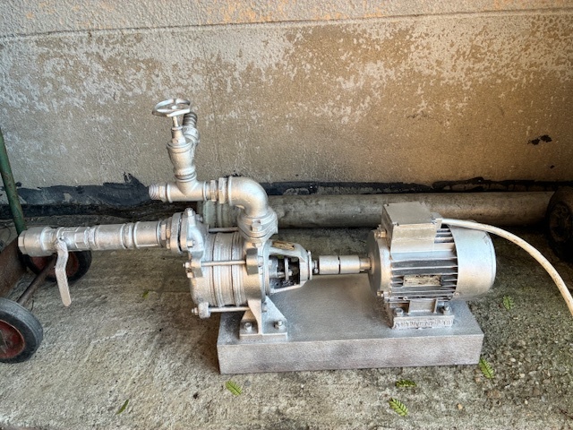 Zahradne cerpadlo 2,2 Kw s elektromotorom 1,1 Kw
