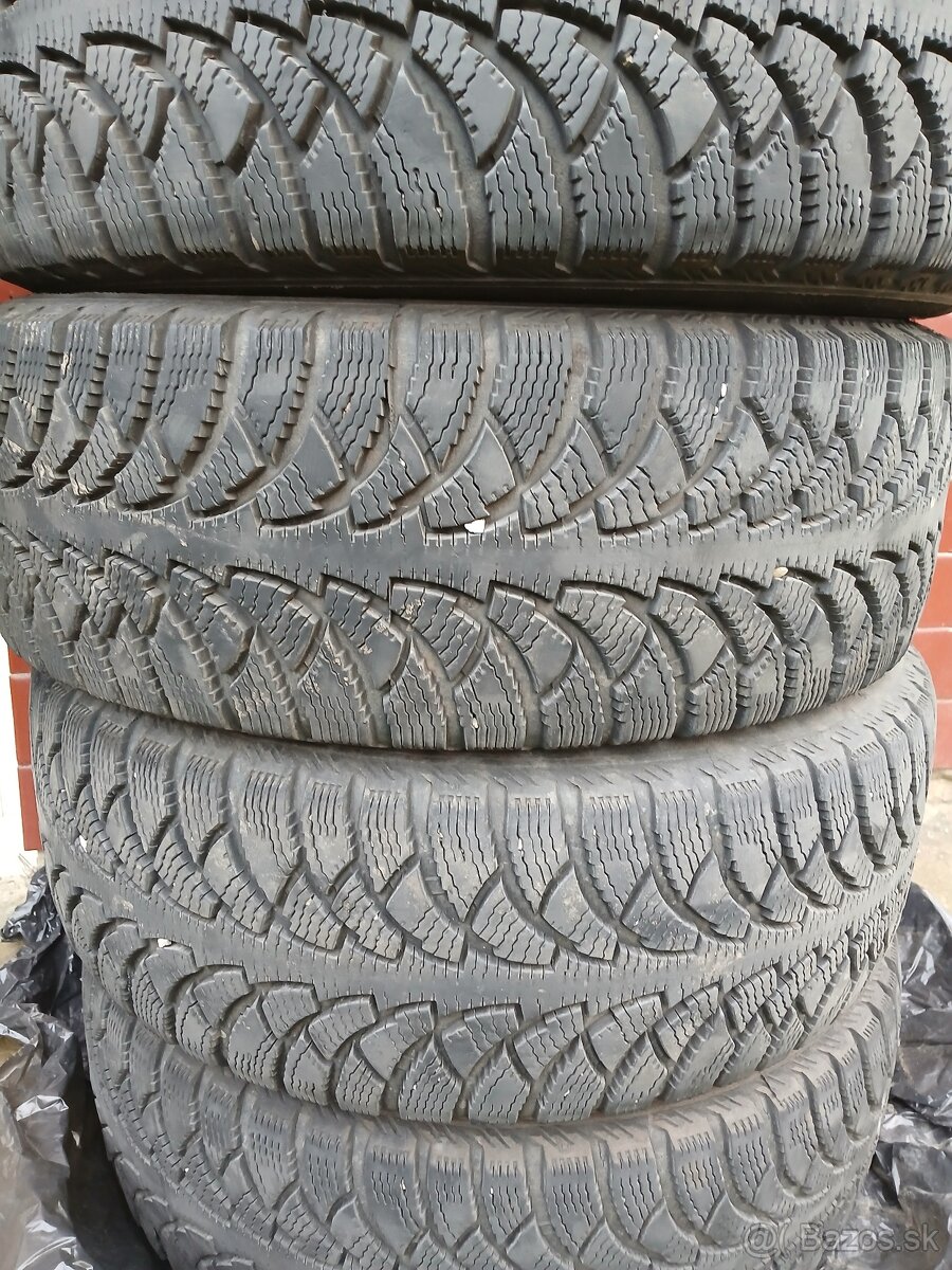 Zimné 215/60 r16