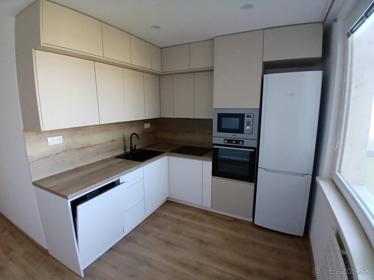 Krásny veľký 2 izbový byt s balkónom.