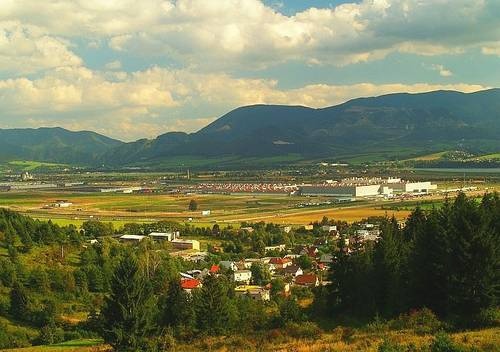 Na PREDAJ 1/2 staršieho rodinného domu v Tepličke nad Váhom