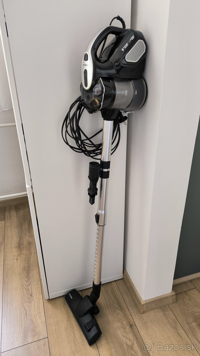 Tyčový vysávač Hyundai VC800 600W