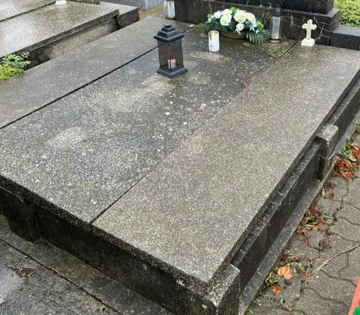 Čistenie pomníkov a starostlivosť o hroby