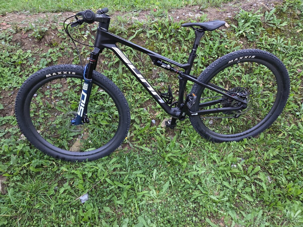 Horsky bicykel carbon celoodpruzeny ram M pneu 29