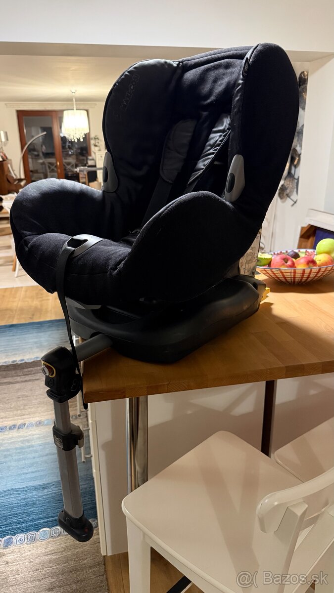 Maxi Cosi Autosedacka s nohou / zakladnou + isofix