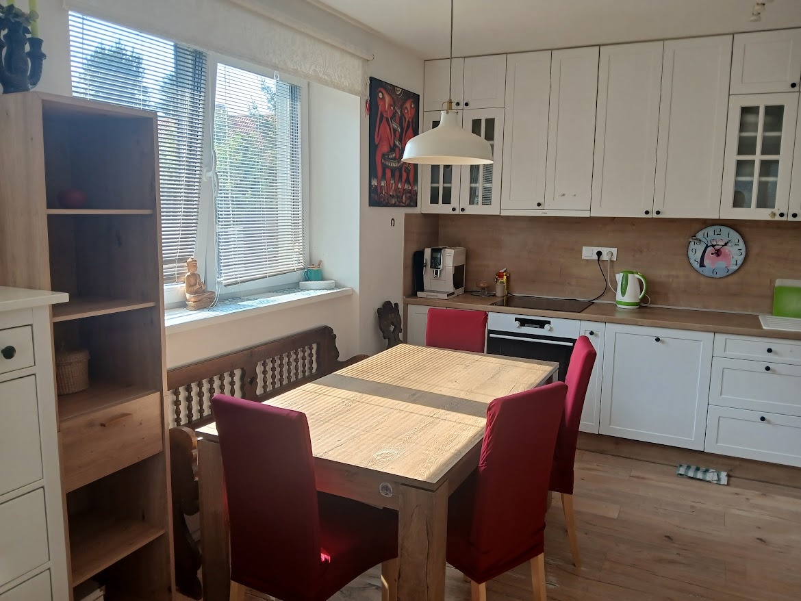 Prenajmem velky 130m2 byt so zahradkou v dvojdome Marianka