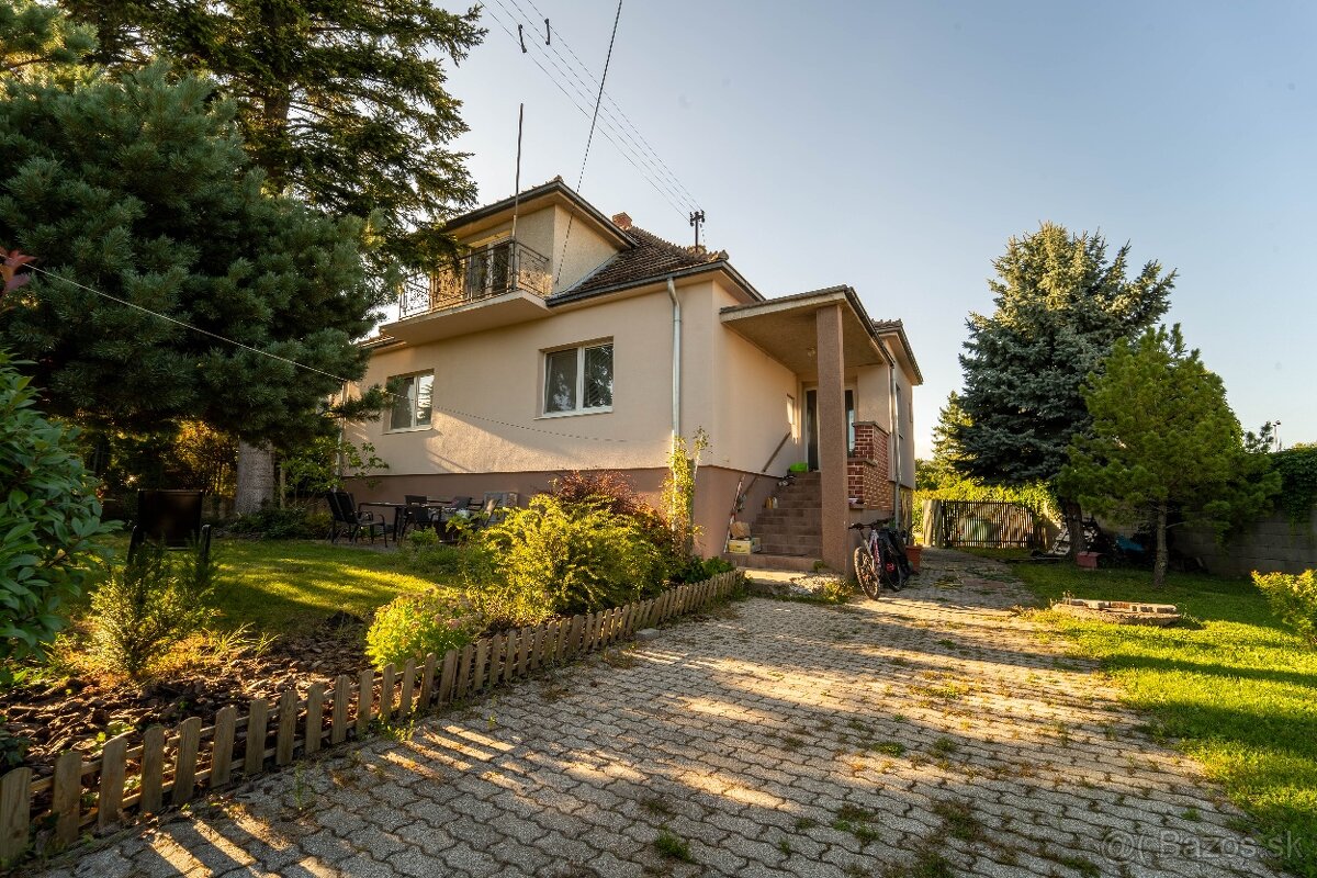 Na predaj rodinný dom s rozľahlým pozemkom 1788m2 MODRA