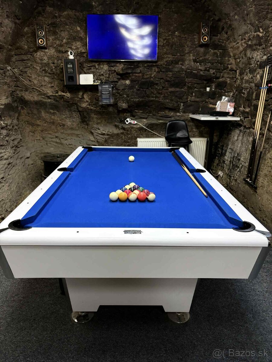 Biliardový stôl