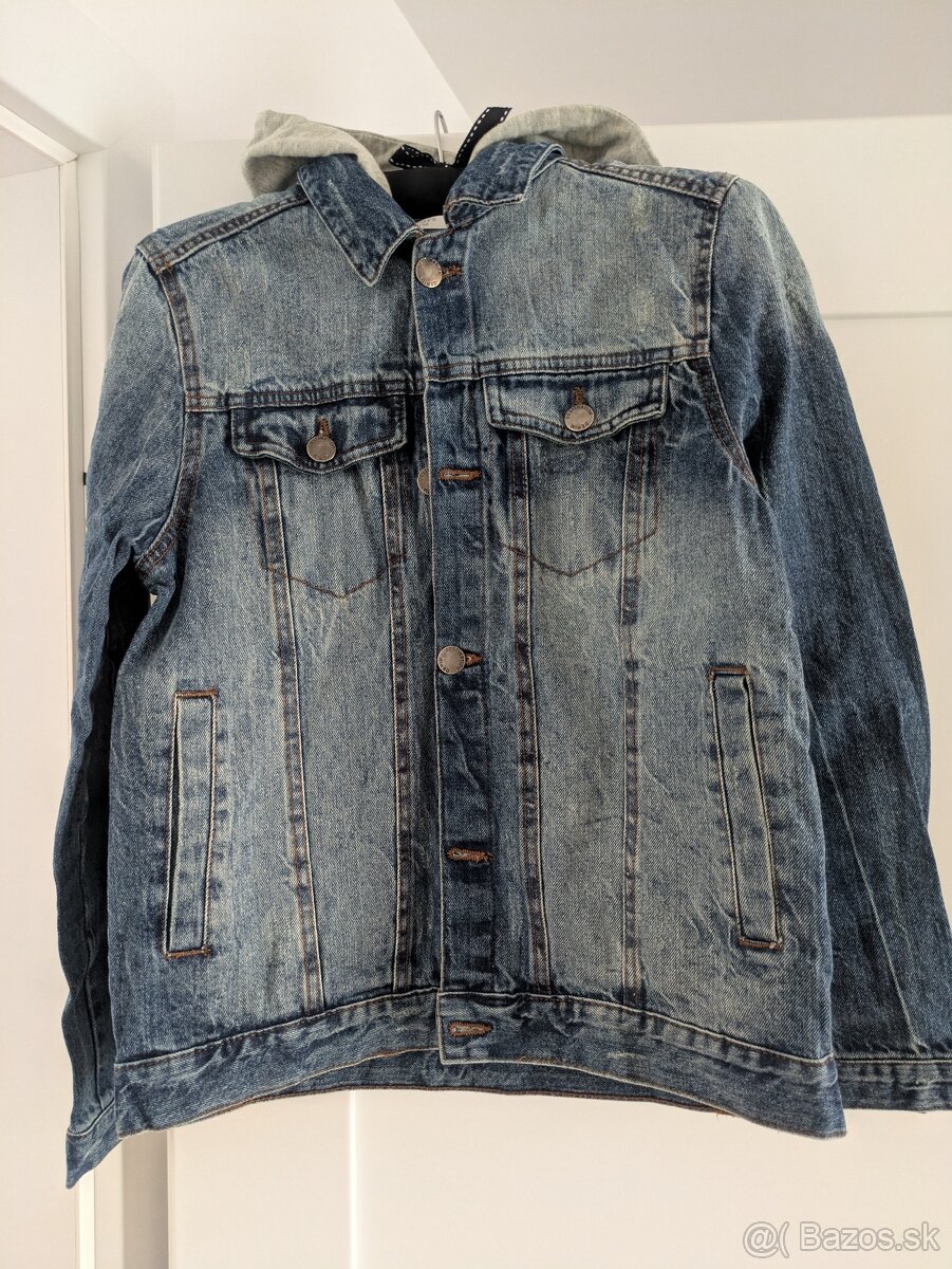 Rifľová bunda s kapucňou