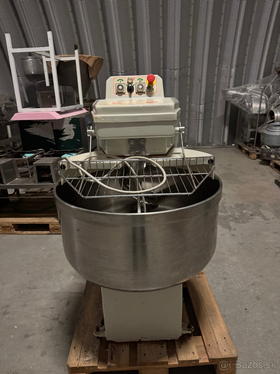 C.P. Machinery 300 – Priemyselná miesička