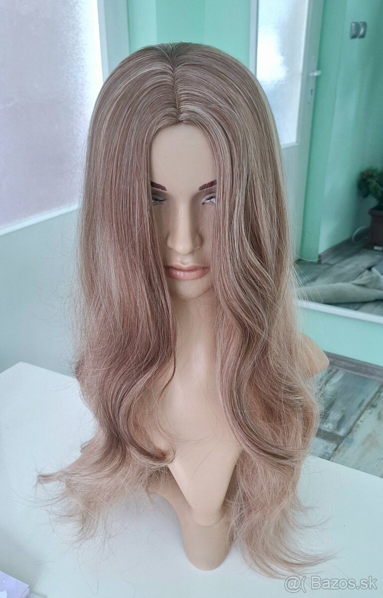 Tmavá blond parochňa