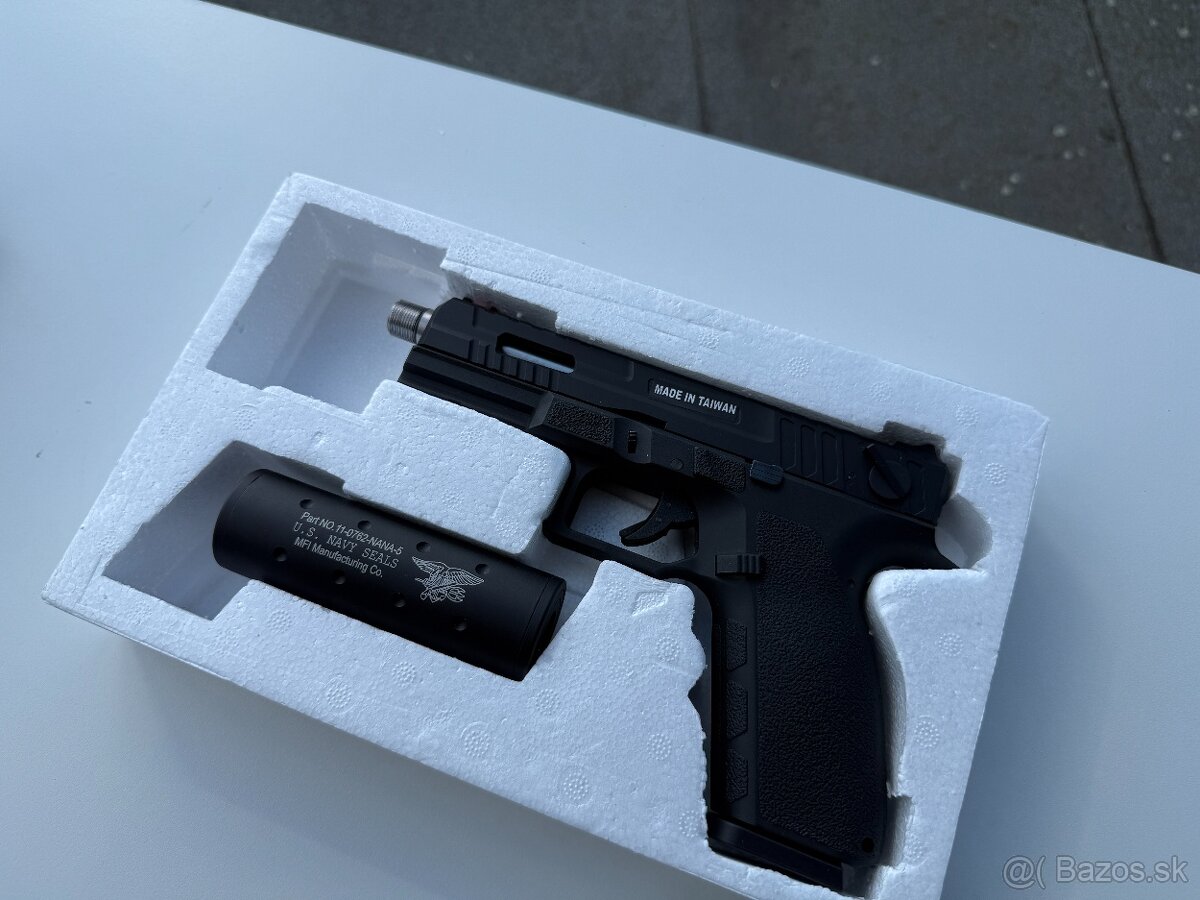 KJ WORKS KP-13F (GBB) + nasvetlovací tlmič