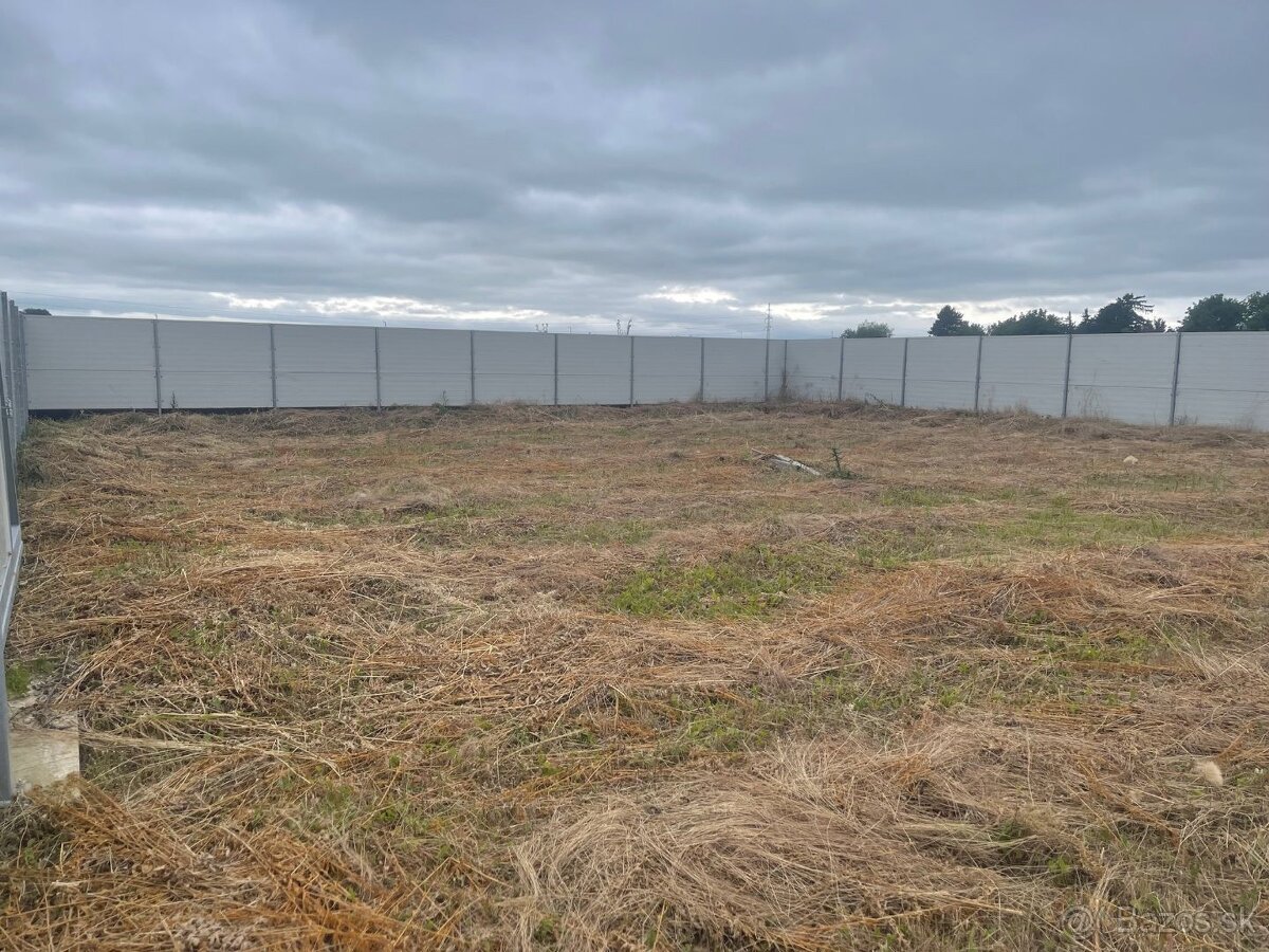 Oplotený stavebný pozemok 428 m2, Sokolovce (Piešťany)