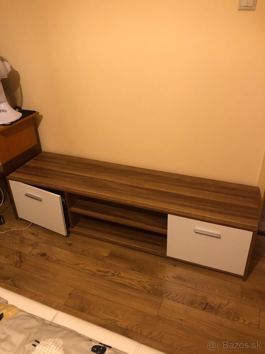 TV stolík