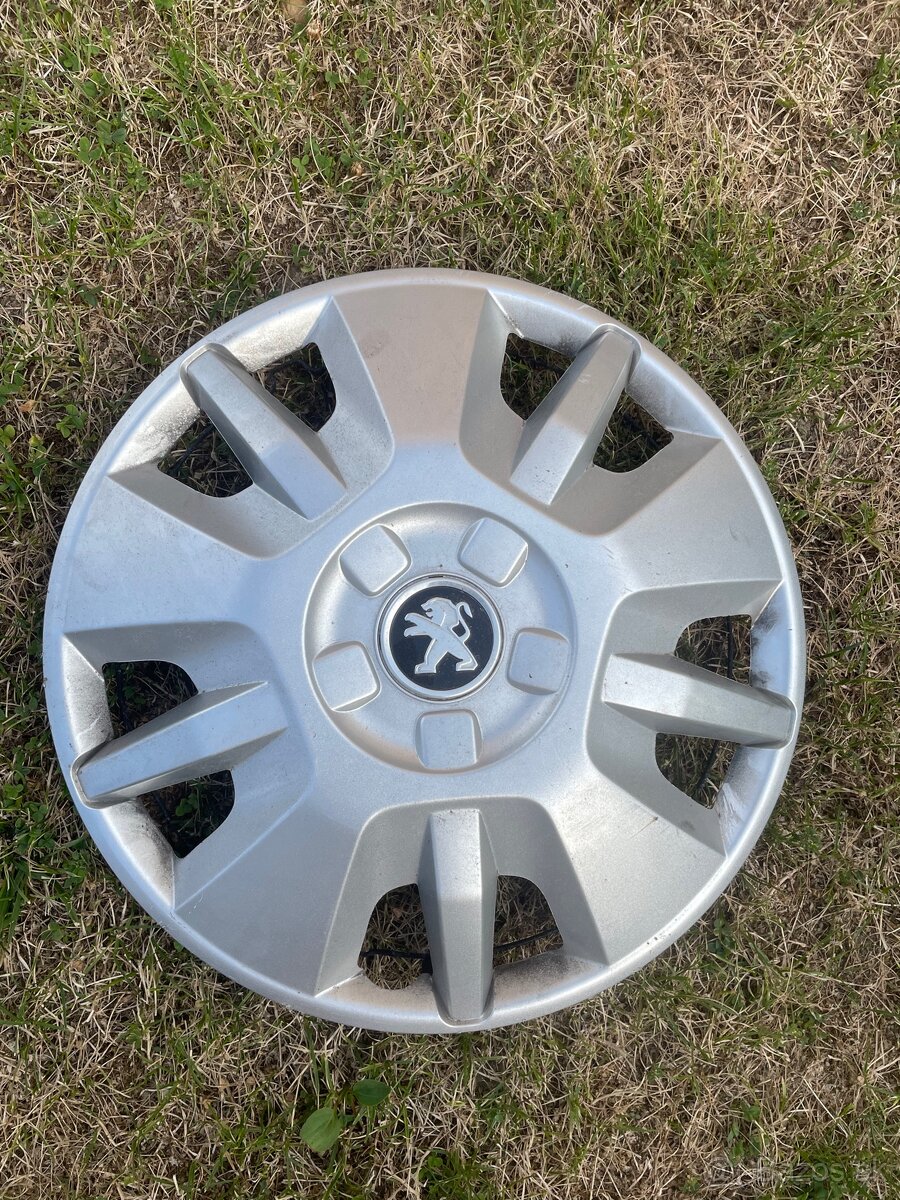 Puklica na Peugeot 15-ka