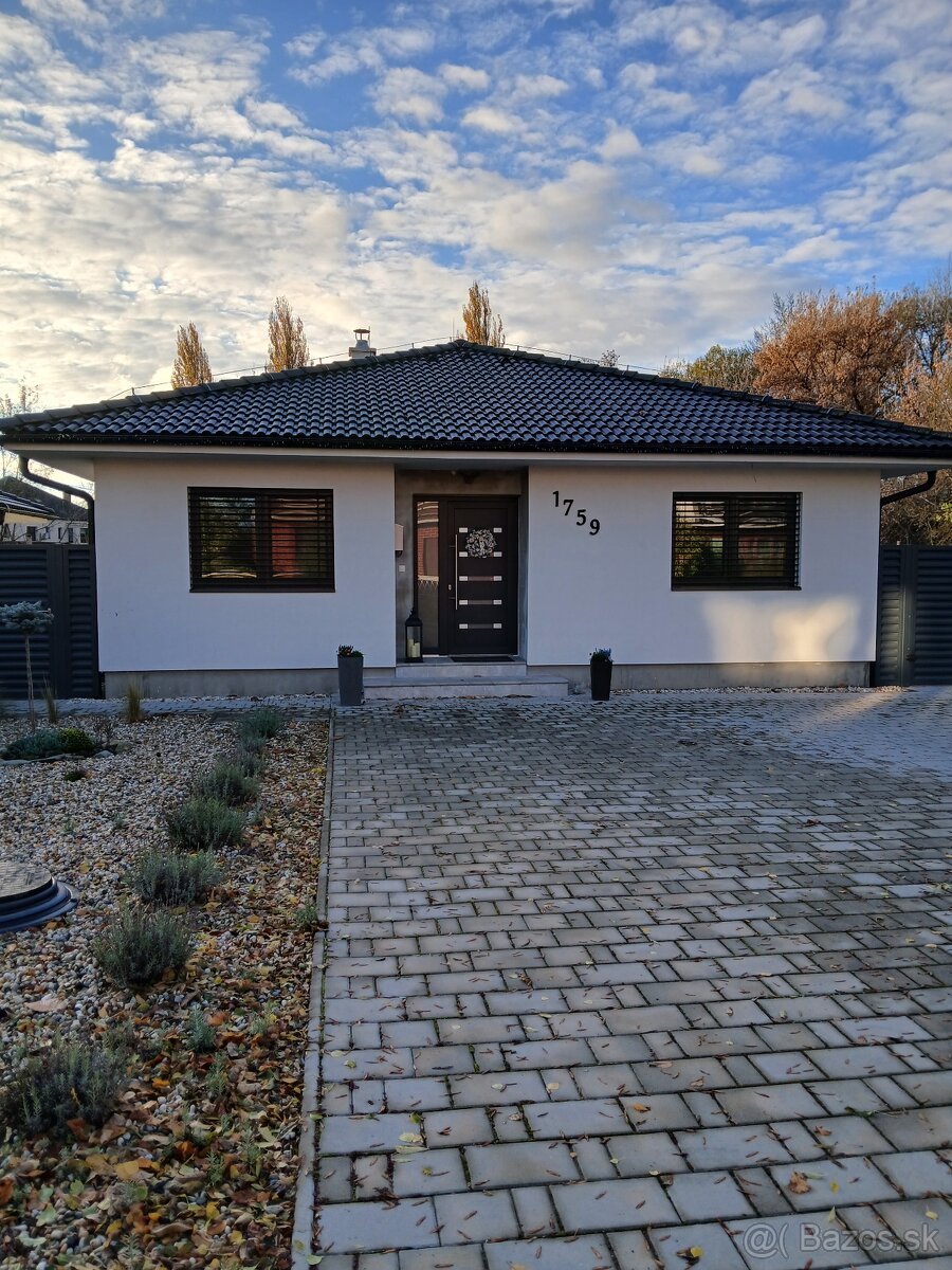 Na predaj moderný rodinný drevodom v tichej lokalite v pútni