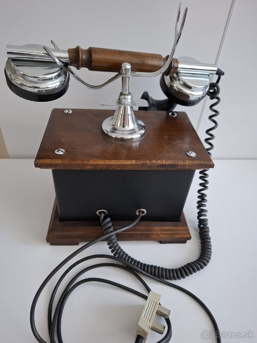 Starožitný telefón