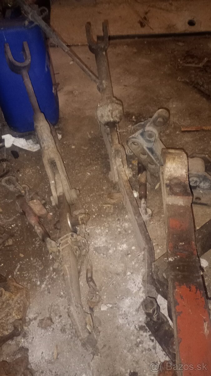 predám na Zetor 7045 ramená+vrchný a spodný záves
